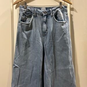 Urban Outfitters BDG PUDDLE wide leg distressed fringe hem jeans size W29 L32